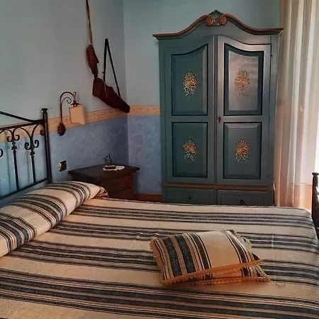 לינה וארוחת בוקר Olympus *